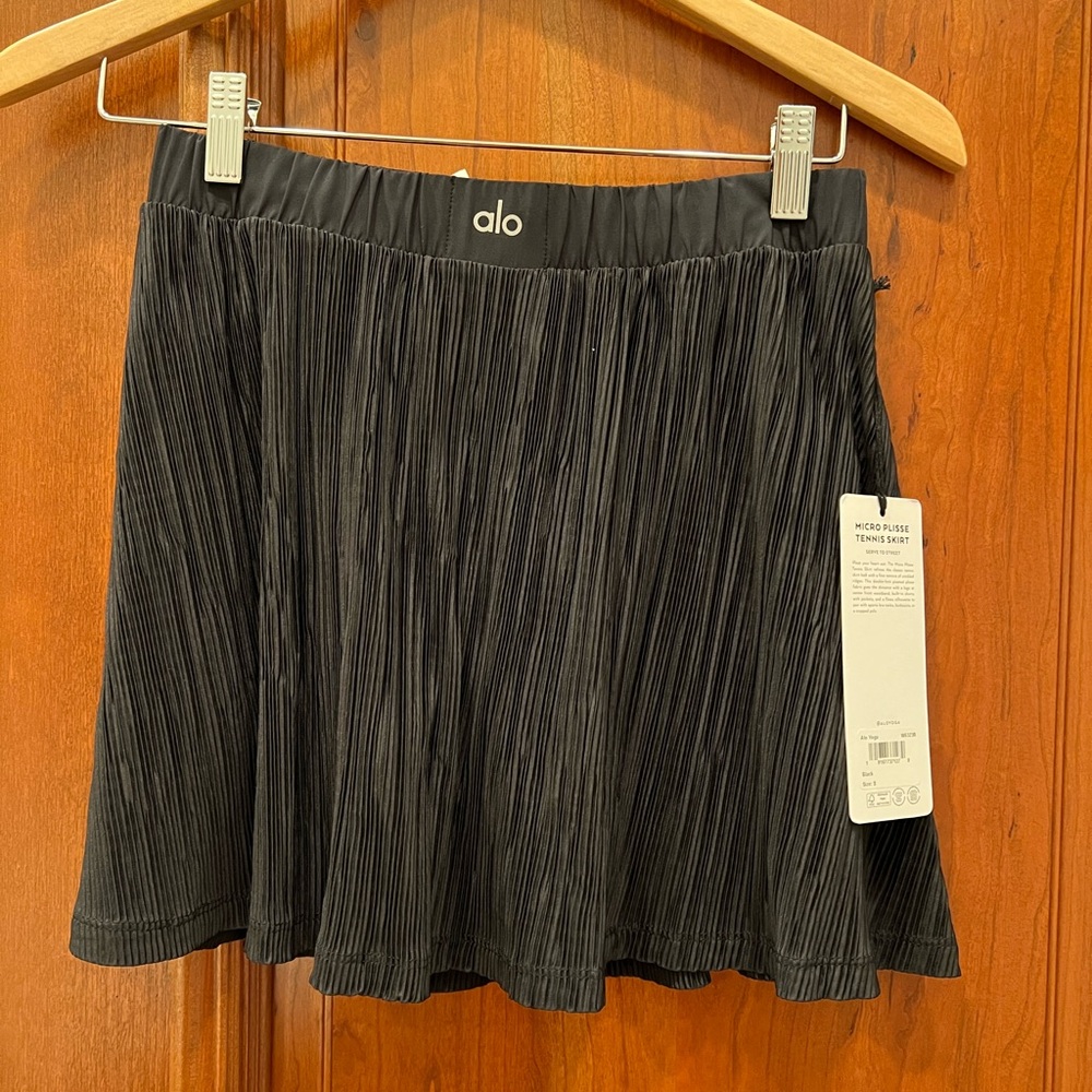 alo Micro Plisse Tennis 14” Skirt with built in shorts